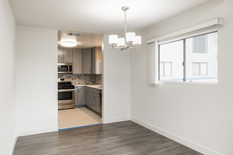 Moorpark Terrace Apartments in North Hollywood, CA - Building Photo - Interior Photo