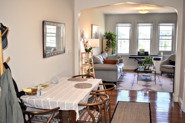 1666 Commonwealth Ave in Boston, MA - Building Photo - Building Photo