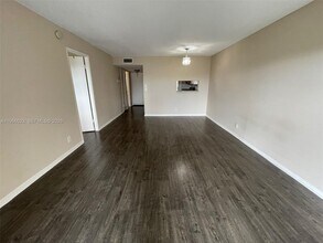 4700 Washington St in Hollywood, FL - Building Photo - Building Photo