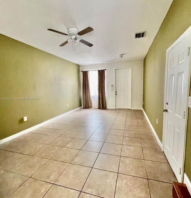 12842 SW 135th St in Miami, FL - Building Photo - Building Photo