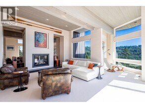 5840 Falcon Rd in West Vancouver, BC - Building Photo - Building Photo