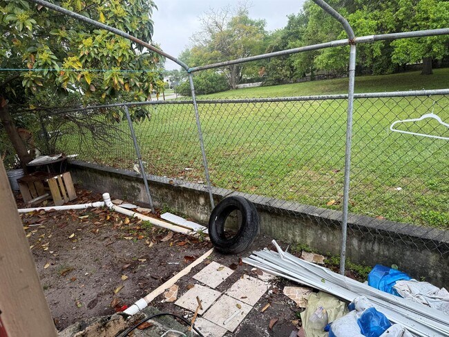 6019 Hayes St in Hollywood, FL - Building Photo - Building Photo