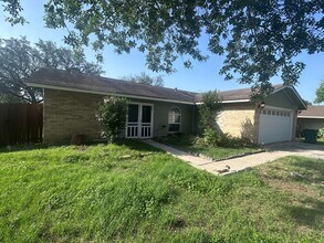 502 Erna Dr in Converse, TX - Building Photo - Building Photo