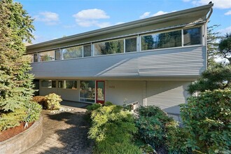 4456 Ferncroft Rd in Mercer Island, WA - Building Photo - Building Photo