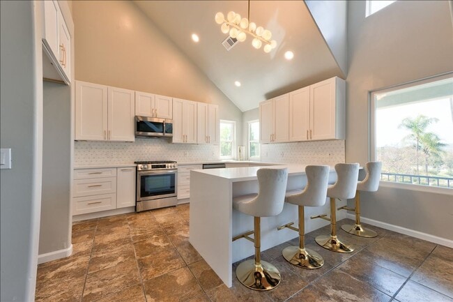 property at 880 La Terraza Blvd