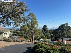 2755 Pineridge Rd in Castro Valley, CA - Building Photo - Building Photo