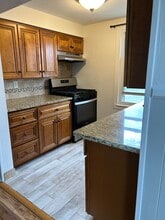 16 Willow Ave, Unit 2 bedroom, 2nd floor apartment in Pompton Lakes, NJ - Foto de edificio - Building Photo