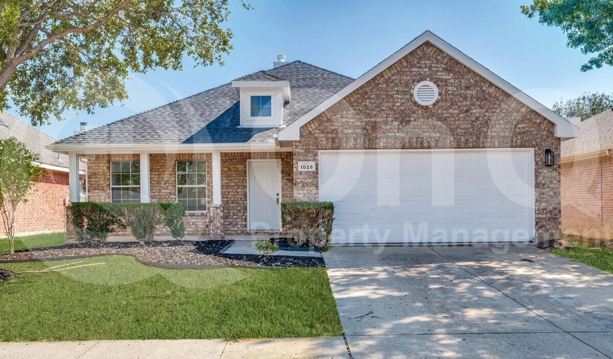 1028 Aviary Dr in Aubrey, TX - Building Photo