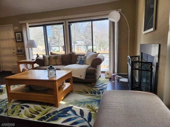 64 Sycamore Ct in Bernards, NJ - Building Photo - Building Photo