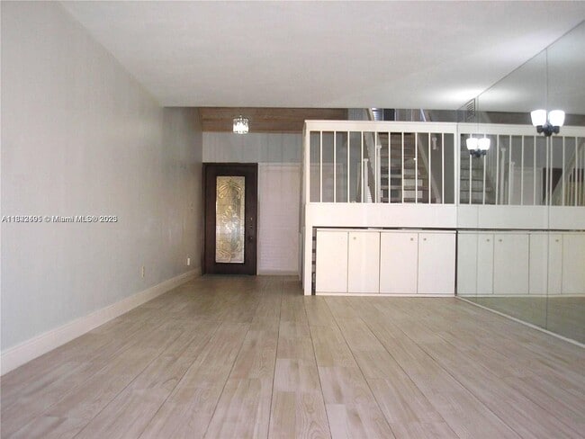 8129 SW 87th Ter in Miami, FL - Foto de edificio - Building Photo