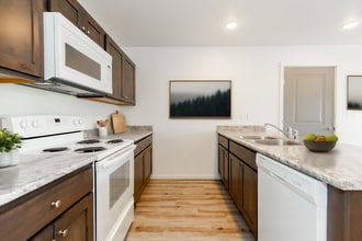 Cottonwood Corner Apartments in Bozeman, MT - Building Photo - Building Photo