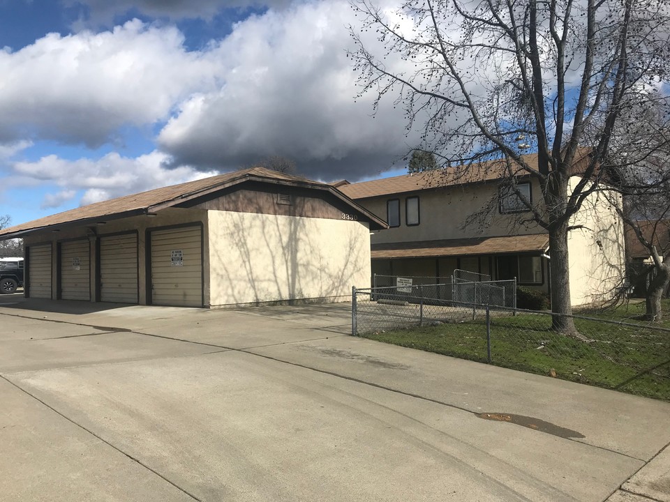 3330 Magnums Way in Redding, CA - Building Photo