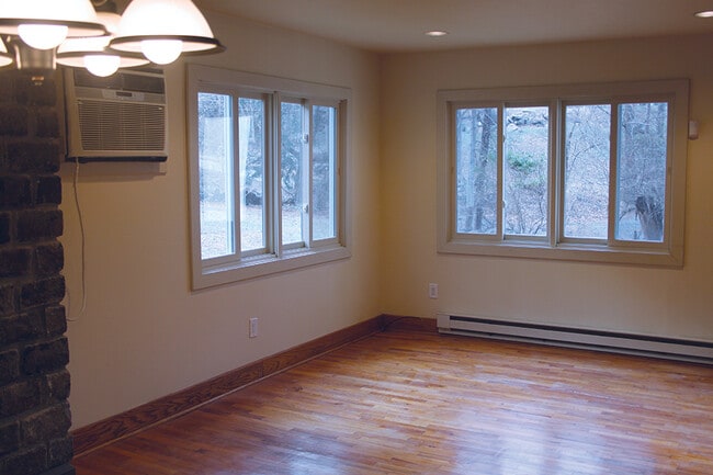 26 Hollis Ln in Croton-on-Hudson, NY - Building Photo - Building Photo