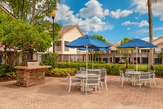 The Estates at Wellington Green Apartments in Wellington, FL - Foto de edificio - Building Photo
