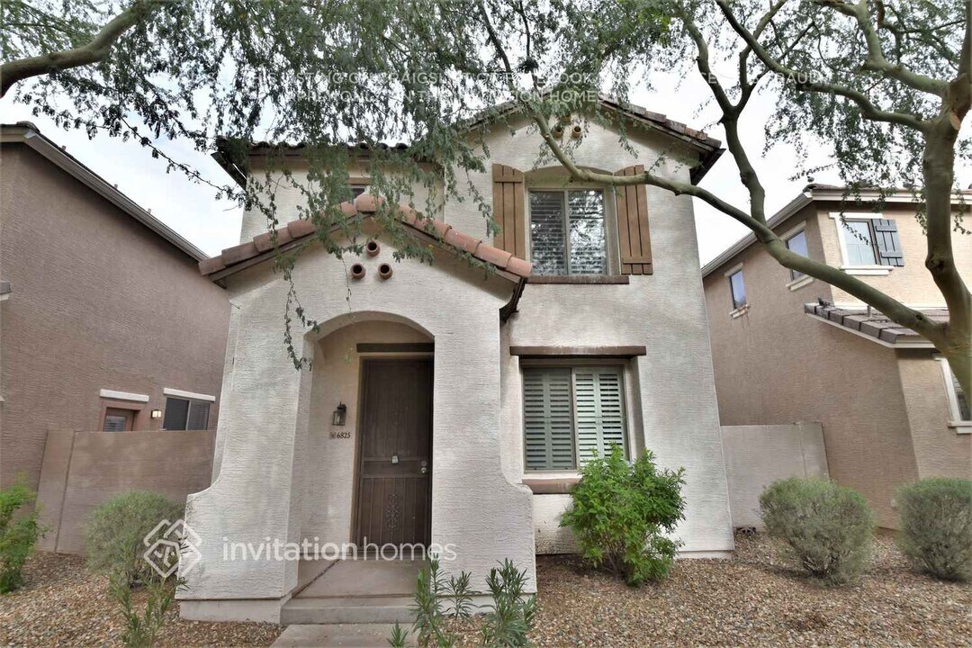 6825 S 7th Ln in Phoenix, AZ - Building Photo