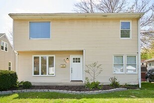 866 Frederick Blvd in Akron, OH - Building Photo