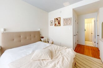 319 S 10th St in Philadelphia, PA - Building Photo - Building Photo