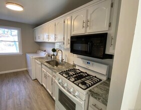 99 Brittany Farms Rd in New Britain, CT - Building Photo - Building Photo