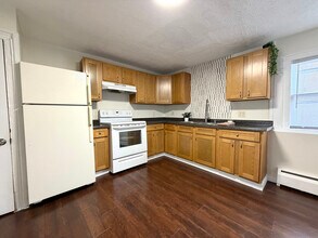 184 Burritt Rd in Hilton, NY - Foto de edificio - Building Photo