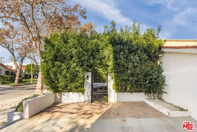 360 Canon Dr in Beverly Hills, CA - Building Photo - Building Photo