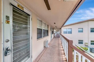 435 Chatham U in West Palm Beach, FL - Building Photo - Building Photo