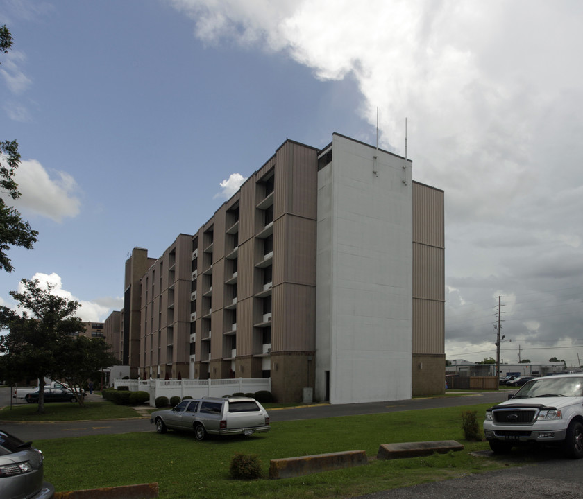 Westminister Tower in Kenner, LA - Building Photo