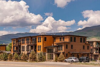 1060 Blue River Pkwy in Silverthorne, CO - Building Photo - Building Photo