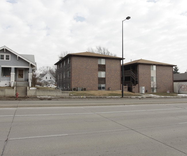 712 S 27th St in Lincoln, NE - Foto de edificio - Building Photo