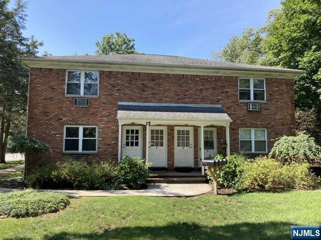 15 Spruce St in Oakland, NJ - Building Photo