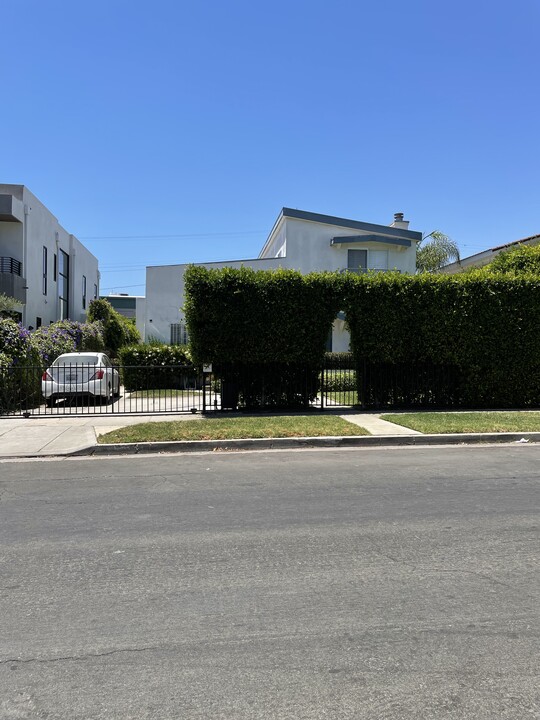 839 N Orange Grove Ave in Los Angeles, CA - Building Photo