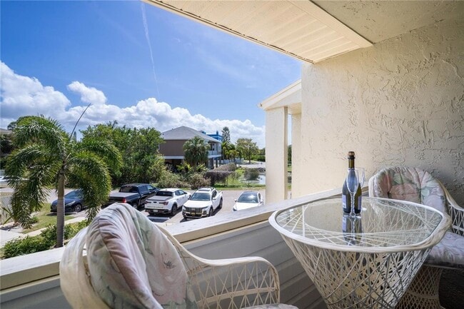 656 Windrush Bay Dr, Unit 656 in Tarpon Springs, FL - Foto de edificio - Building Photo
