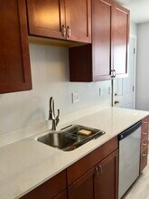 328 Burnett Ave N, Unit 328 in Renton, WA - Foto de edificio - Building Photo