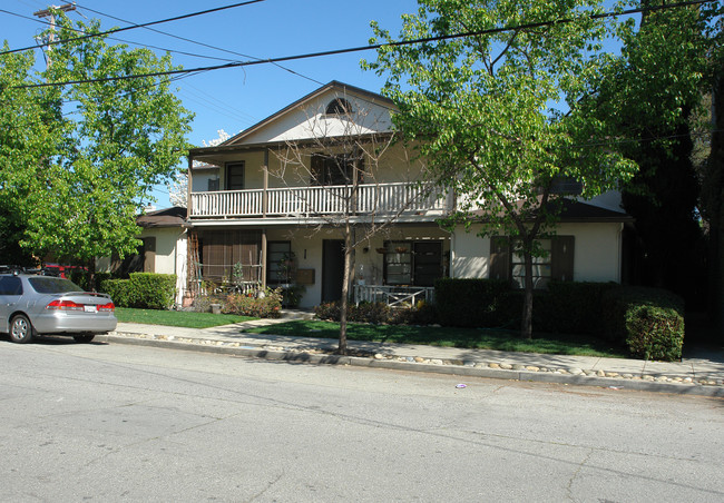 2305 Yale St in Palo Alto, CA - Foto de edificio - Building Photo