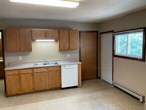 502 Dodge St, Unit 502 Upstairs in Eau Claire, WI - Building Photo - Building Photo
