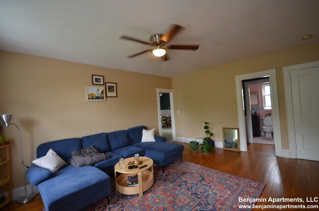 234 Cypress St, Unit 3 in Brookline, MA - Building Photo - Building Photo