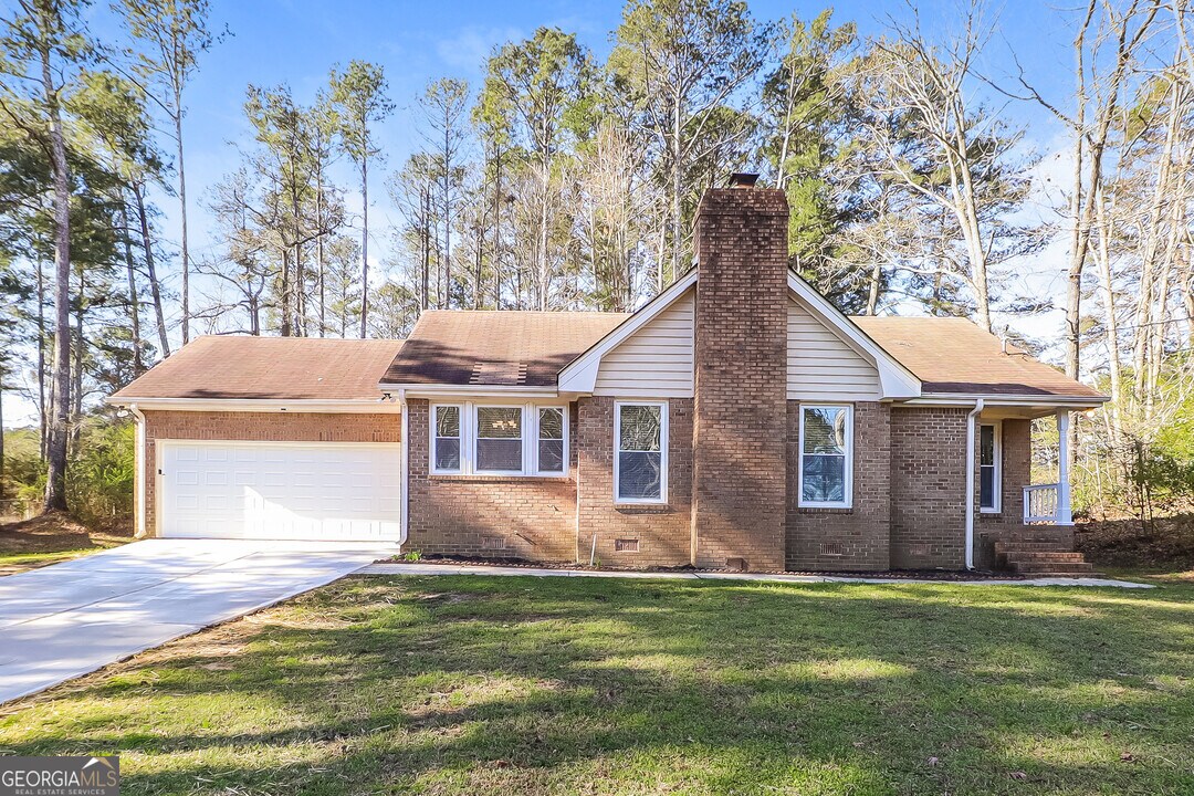 2186 Lost Forest Ln SW in Conyers, GA - Building Photo