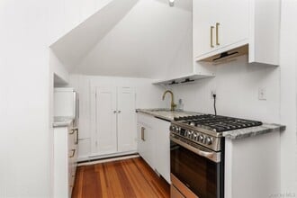 16 Bedford Rd in Katonah, NY - Building Photo - Building Photo