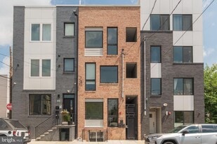 321 W Berks St in Philadelphia, PA - Building Photo