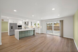 20152 Redlands Dr in Newport Beach, CA - Building Photo - Building Photo