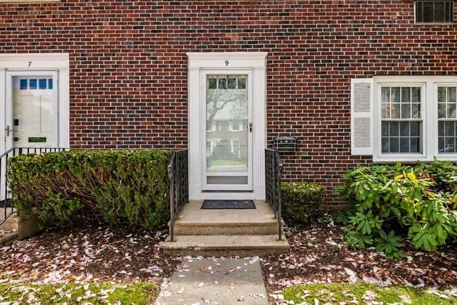 9 Town House Dr in Newton, MA - Building Photo - Building Photo