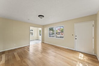 2965 S Rimpau Blvd in Los Angeles, CA - Building Photo - Building Photo