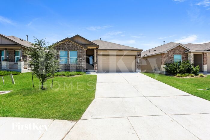 1228 Treehouse Ln in New Braunfels, TX - Building Photo
