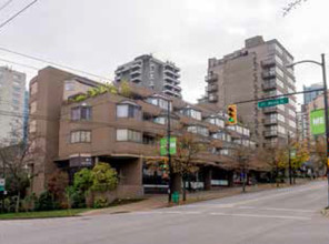 The Colonnade in Vancouver, BC - Building Photo - Building Photo