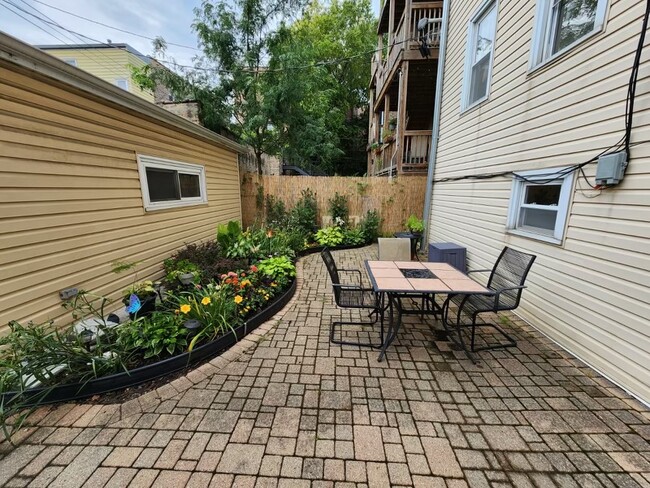 1012 N Oakley Blvd, Unit #2