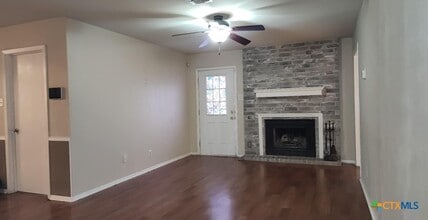413 Stone Gate Dr in Victoria, TX - Building Photo - Building Photo