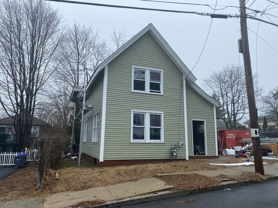 70 Lancaster St in Providence, RI - Building Photo