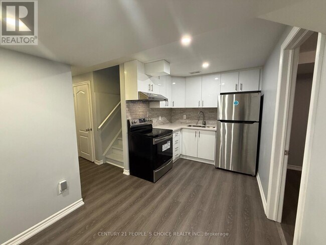 2 Dufay Rd in Brampton, ON - Building Photo - Building Photo