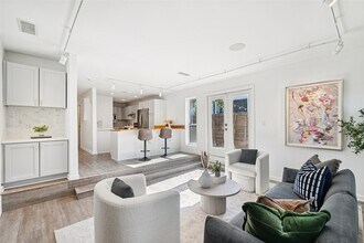 4102 Bowser Ave, Unit 1 in Dallas, TX - Foto de edificio - Building Photo