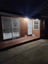 10916 Acacia Ave in Inglewood, CA - Building Photo - Building Photo