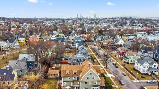 10 Upland Ave, Unit 3 in Boston, MA - Building Photo - Building Photo